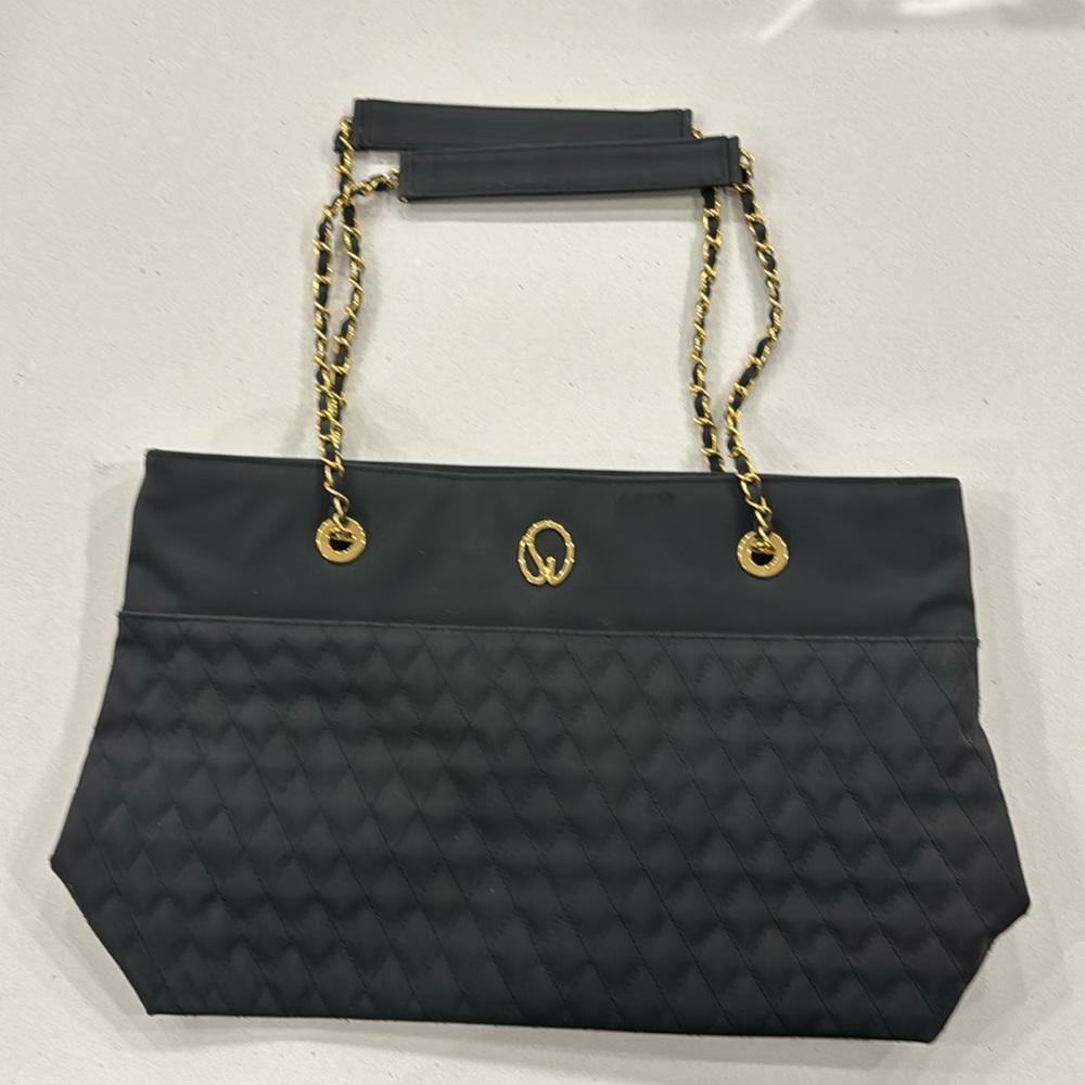 St. John Women’s quilt design gold chain shoulder tote bag black.